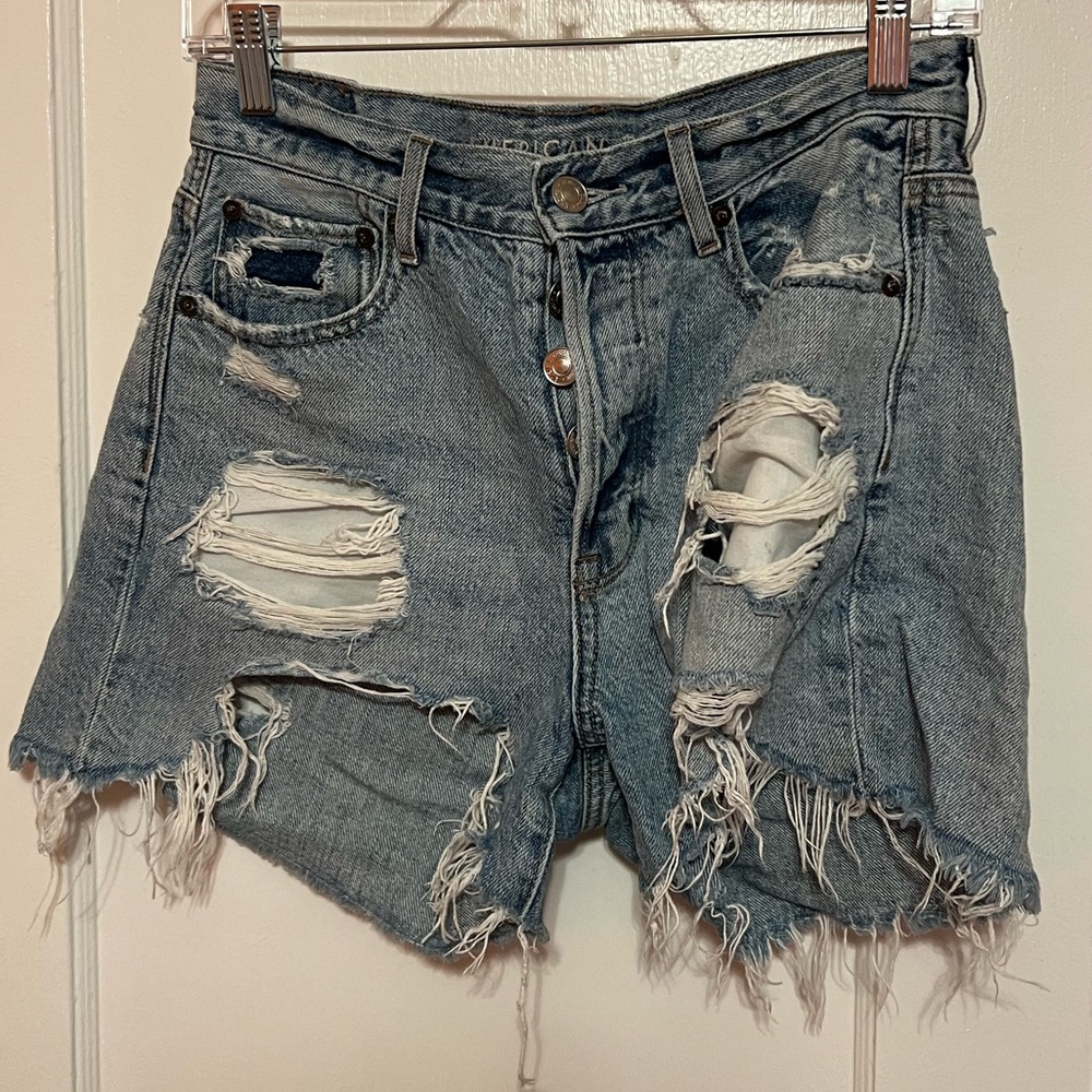 AE 90s Boyfriend short. Size 4